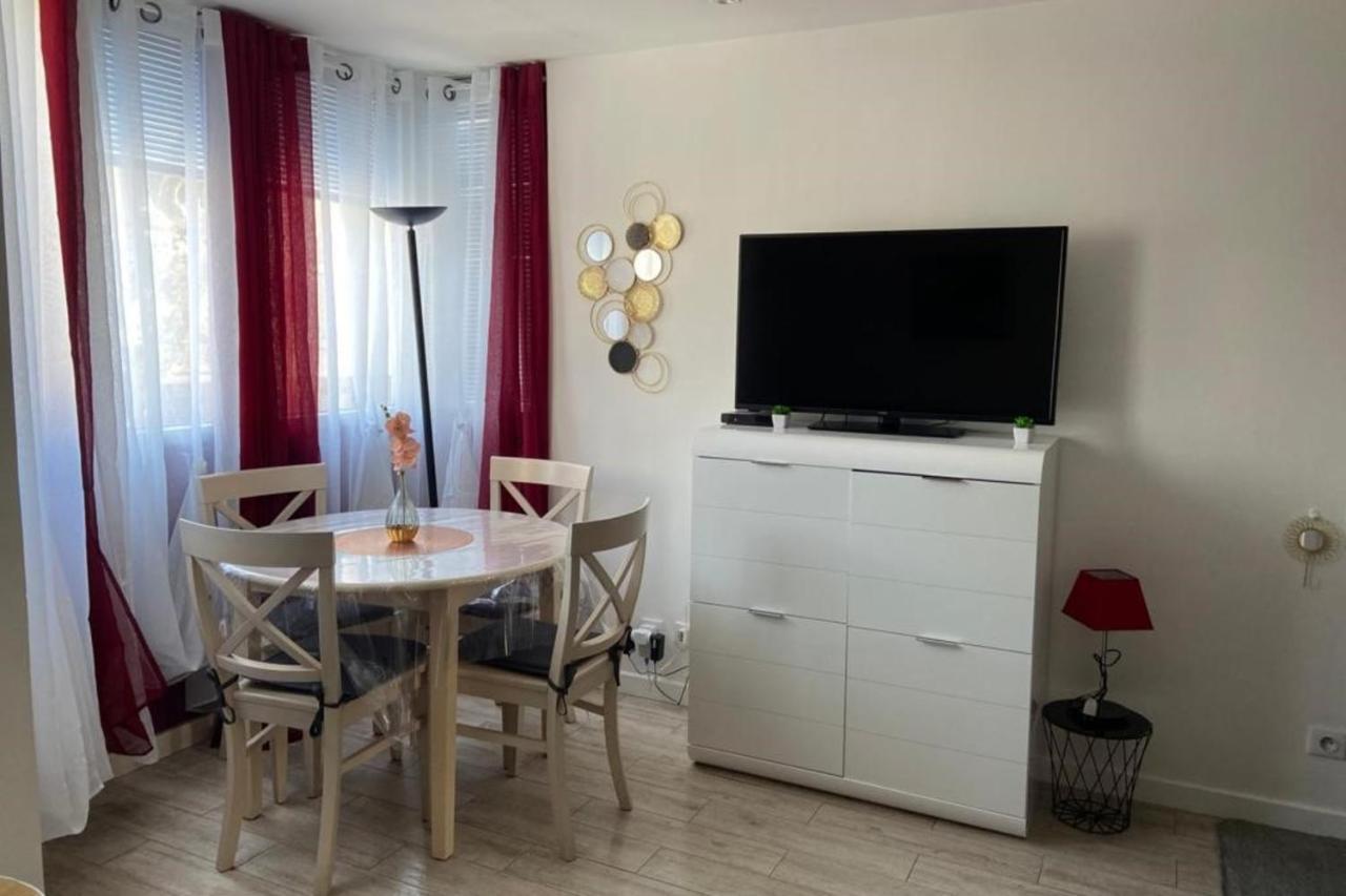 At 200m From With Pool Appartement *
